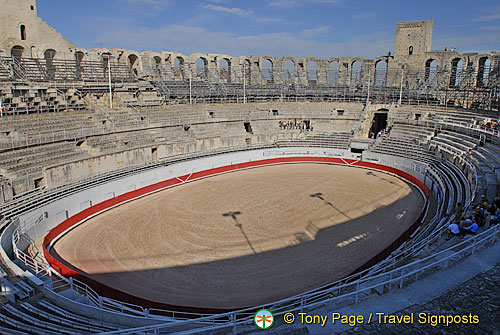 Roman-amphitheatre_France_Arles_0014.jpg