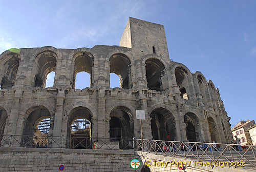 Roman-amphitheatre_France_Arles_0024.jpg