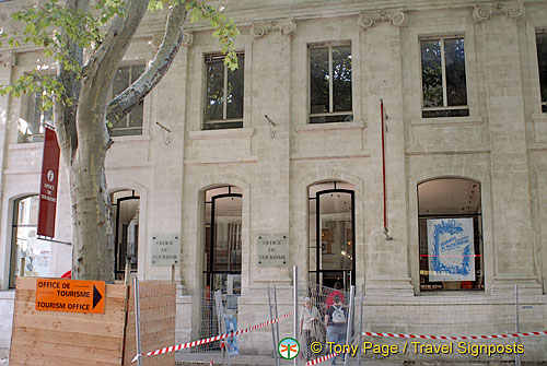 Avignon-tourist-office_France_Avignon_0002.jpg