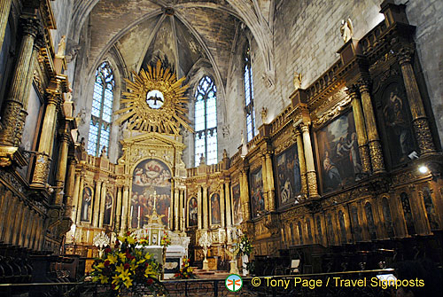 Church-of-Saint-Pierre_France_Avignon_0087.jpg