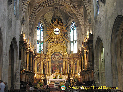 Church-of-Saint-Pierre_France_Helen_0998.jpg