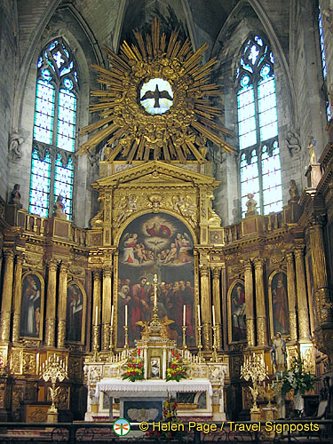 Church-of-Saint-Pierre_France_Helen_1000.jpg