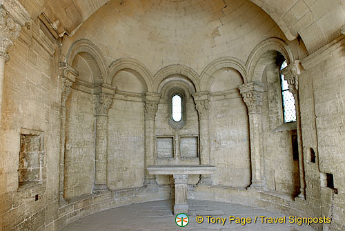 Pont-Avignon-Chapel_France_Avignon_0025.jpg
