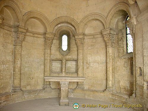 St-Benezet-Chapel_France_Helen_0913.jpg