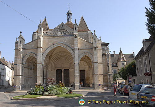 Collegiale-Notre-Dame-Basilica_France_BeauneGevry_0072.jpg