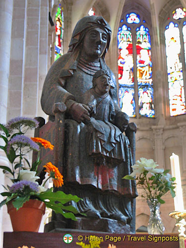 Collegiale-Notre-Dame-Basilica_France_Helen_0447.jpg