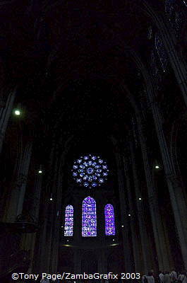 Chartres-Cathedral-Stained-Glass_Fr_0697.jpg
