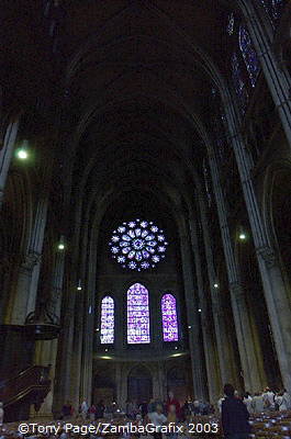Chartres-Cathedral-stained-glass_Fr_0695.jpg