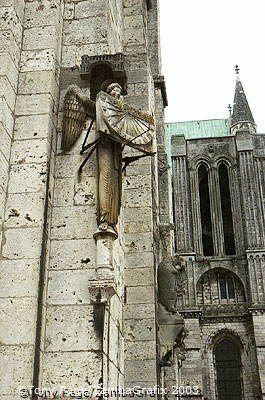 Chartres-Cathedral_Fr_0711.jpg