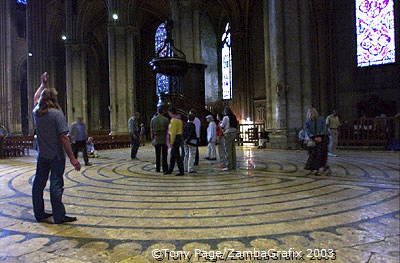 Chartres-Labyrinth_Fr_0706.jpg