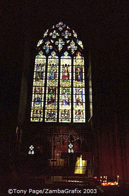 Window-of-Chartres_Fr_0685.jpg