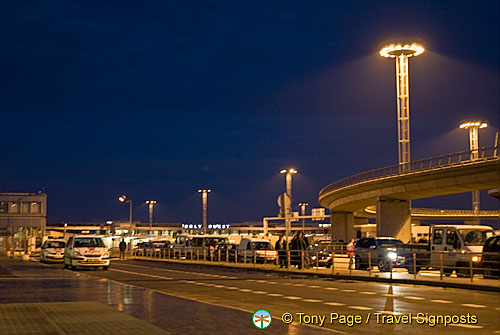 Airports (2558 visits) Airports