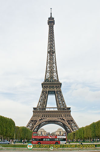 eiffel_tower_Paris_0389.jpg