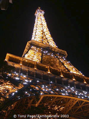 Eiffel-Tower-by-Night_0802.jpg
