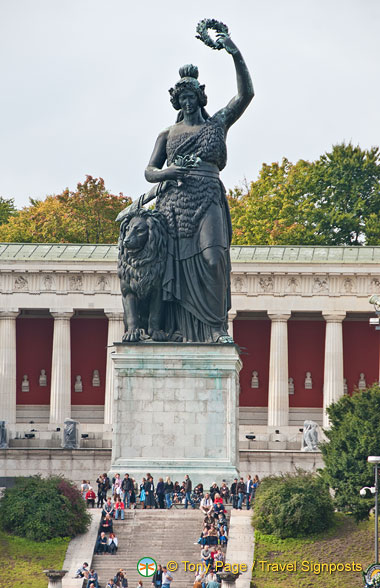 Bavaria-statue-and-Hall-of_Fame_AJP_3105.jpg