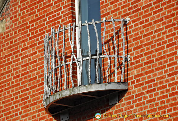 AJP 7929 (1369 visits) AJP 7929