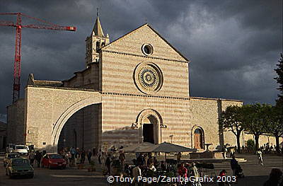 The church occupied the site of the church of San Giorgio, where St Francis had been buried before his remains were moved