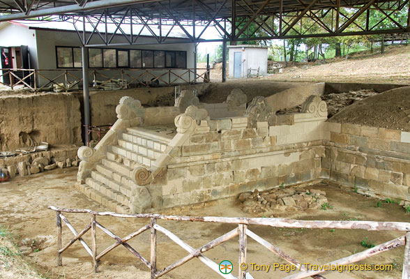 etruscan-tombs-cortona_AJP8001.jpg