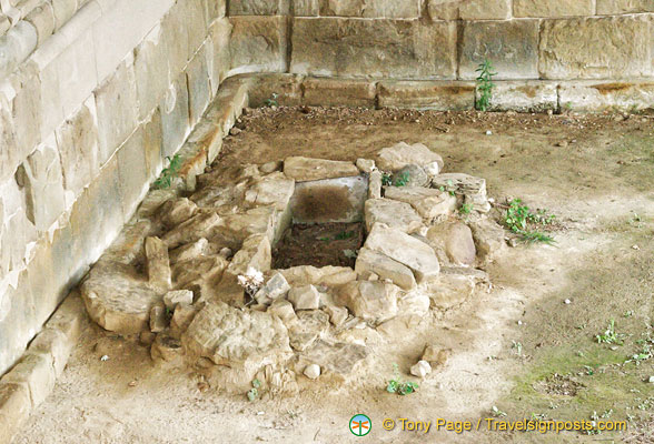 etruscan-tombs-cortona_AJP8006.jpg