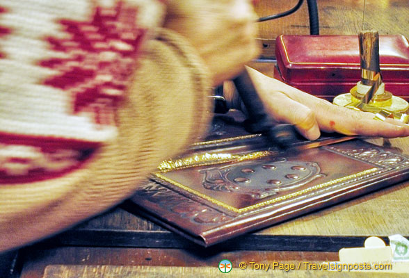 Gold embossing demonstration at Peruzzi
