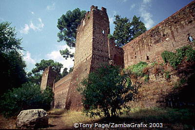 Ancient-city-wall_IMG058italy.jpg