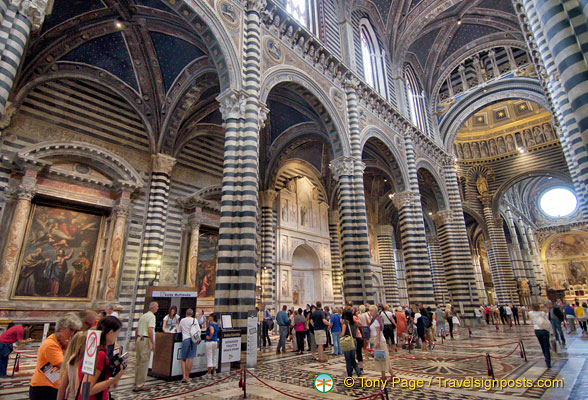 West wall with entrance to the Piccolomini Library