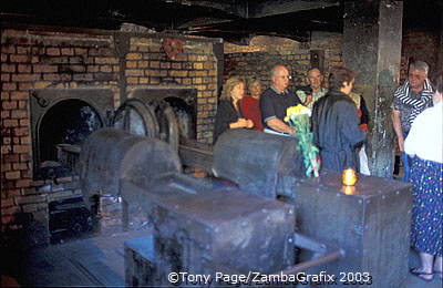 Auschwitz-Crematorium_1_062_poland.jpg