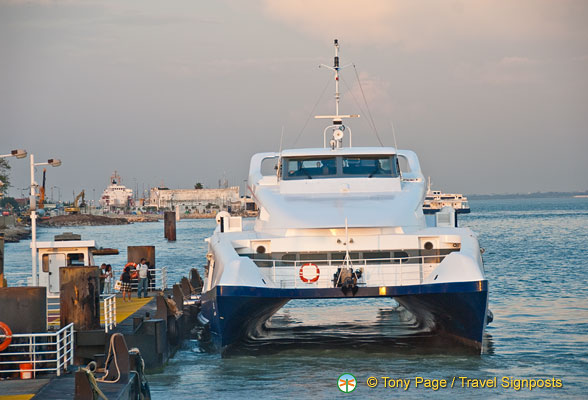 lisbon-ferry_AJP_3149.jpg