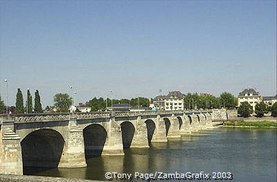 The bridge across the Loire outside Angers
