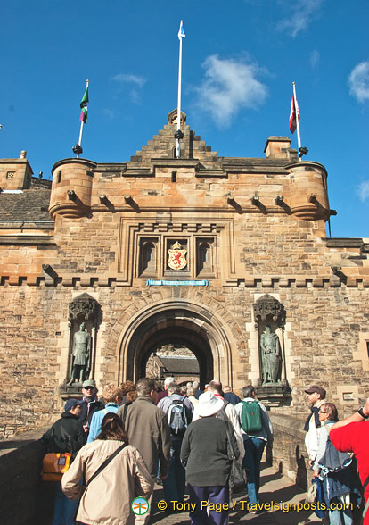 Edinburgh-Castle-Entrance_AJP6478.jpg