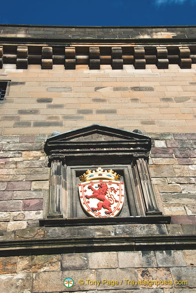 Edinburgh-Castle-Lion-Rampant-Shield_AJP6483.jpg