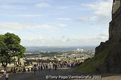 Edinburgh-Castle_AJP0031.jpg