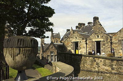 Edinburgh-Castle_AJP0061.jpg