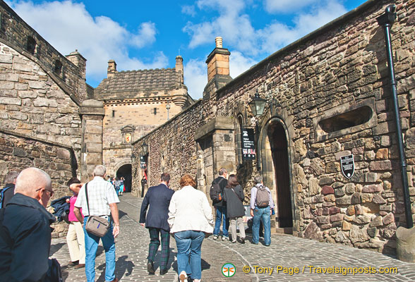Edinburgh-Castle_AJP6482.jpg