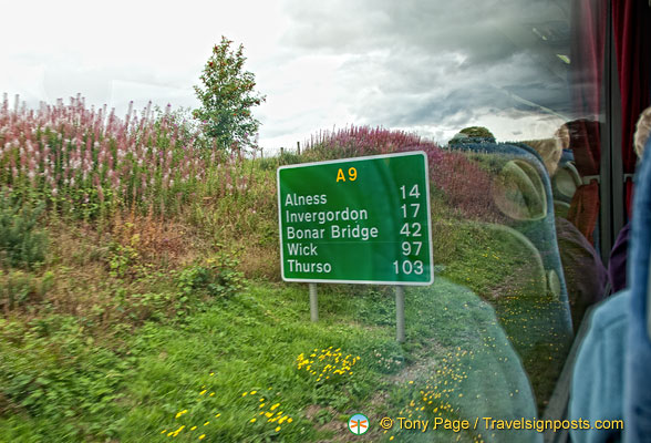 Road-Sign-to-Loch-Ness_AJP6915.jpg