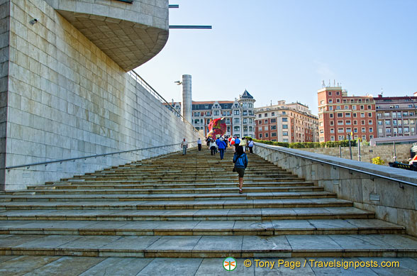 Guggenheim-Bilbao_AJP2887.jpg