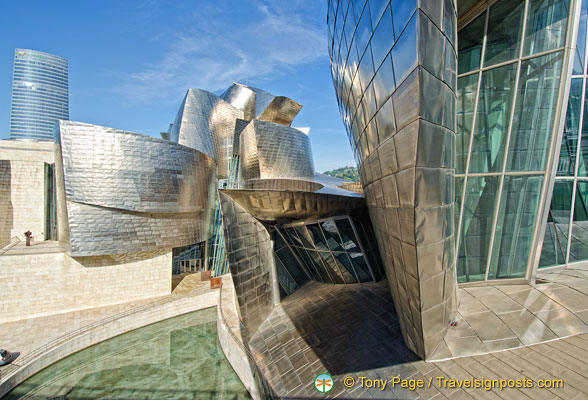 Guggenheim-Bilbao_AJP2910.jpg