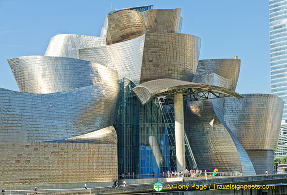 Guggenheim-Bilbao_AJP2950.jpg