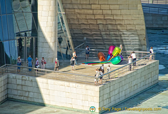 Jeff-Koons-Balloons-Guggenheim-Bilbao_AJP2930.jpg