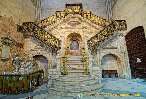Burgos-Cathedral-Golden-Staircase_AJP2718.jpg
