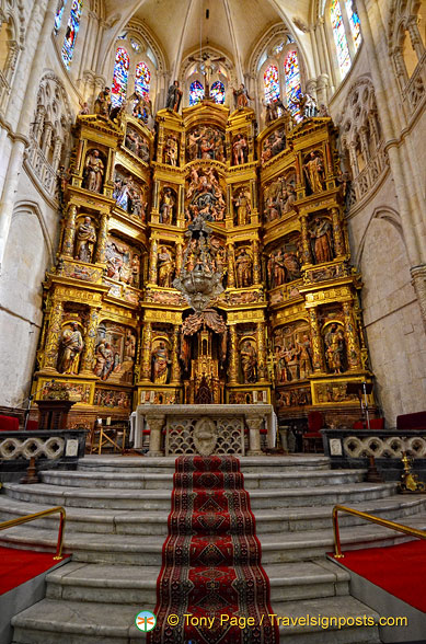 Burgos Cathedral: Great Altar in the apse of the central nave.
