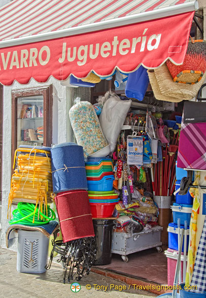 A local Carmona shop