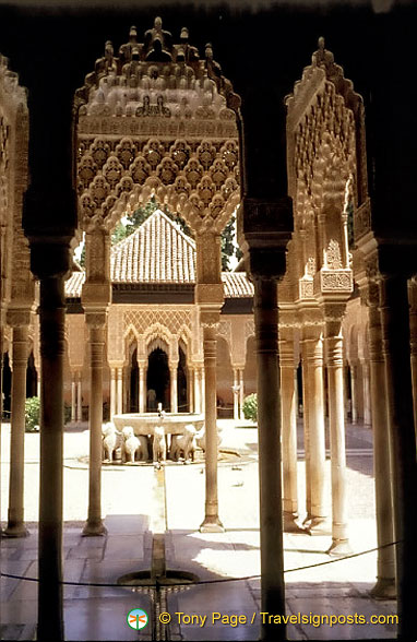 alhambra-patio-de-los-leones_1_091_spain.jpg
