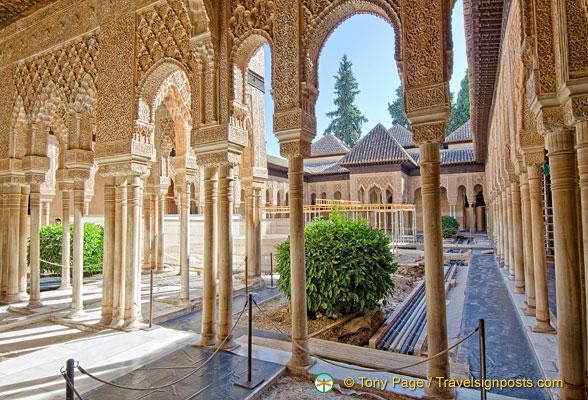 alhambra-patio-de-los-leones_AJP_4390.jpg