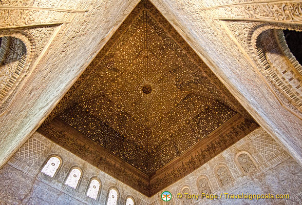 alhambra-salon-de-embajadores_AJP_4358.jpg
