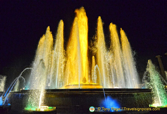 Magic-Fountain-Montjuic_AJP3384.jpg