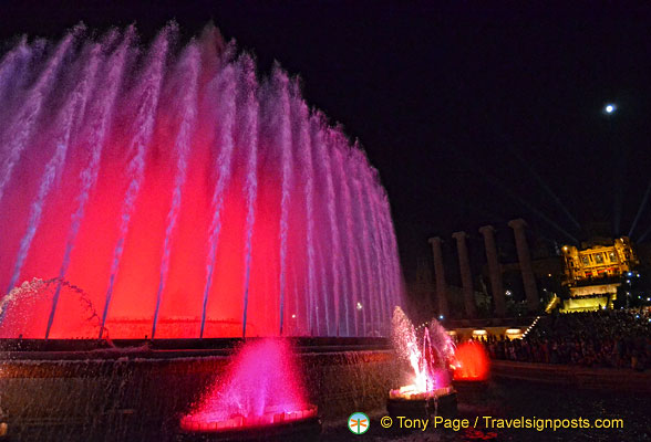 Magic-Fountain-Montjuic_AJP3385.jpg