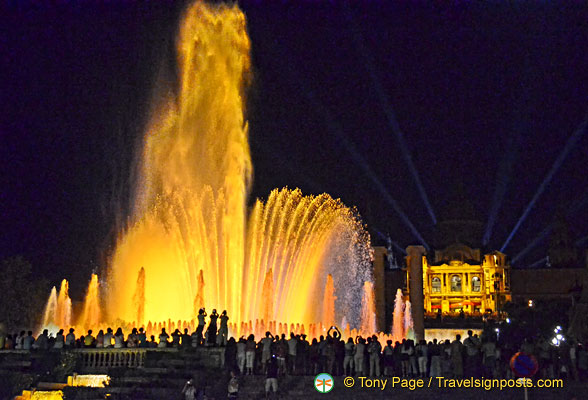 Magic-Fountain-Montjuic_AJP3388.jpg