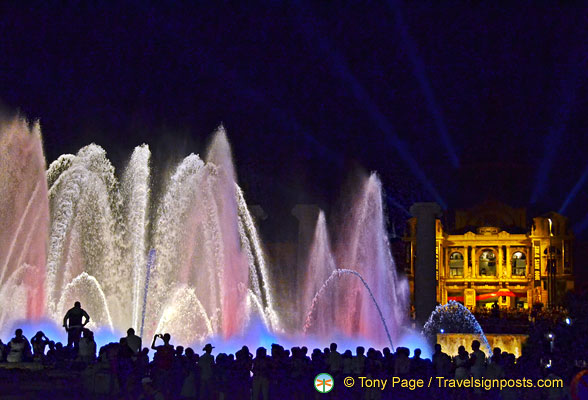 Montjuic-Magic-Fountain_AJP3406.jpg
