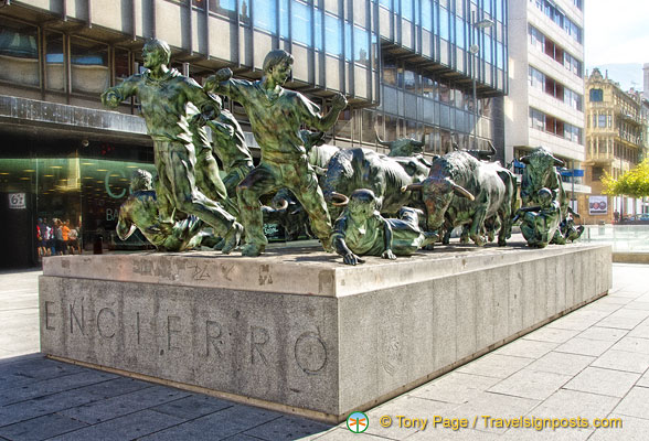Encierro-Pamplona-Sculpture_AJP3095.jpg